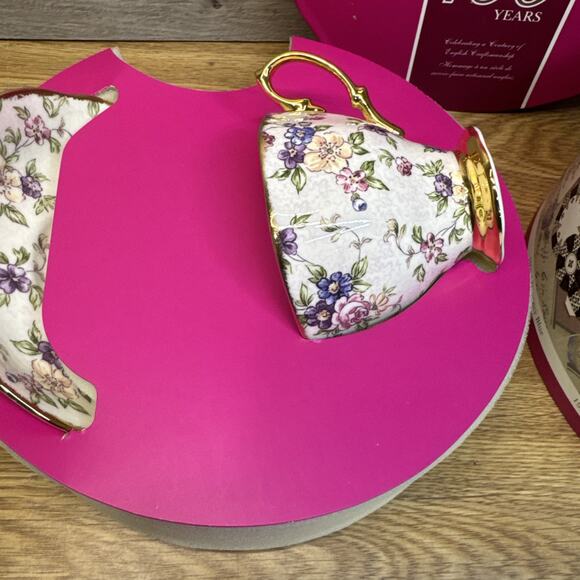 Royal Albert 100 Years 1940 3-Piece Set (Teacup, Saucer & Plate 8") - Picture 5 of 10